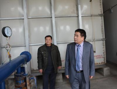 柳院長在水電中心檢查工作 柳院長在水電中心檢查工作